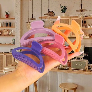 Pinzas para el Cabello Color Macaron de 13 cm, Pinza de Plástico Casual Unisex con Forma de Media Luna - Product Image 2