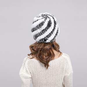 Automne hiver épaissi chaud chapeaux pour femmes âgées d'âge moyen rétro décontracté polyvalent Style lapin grand-mère mère chapeaux - Product Image 4