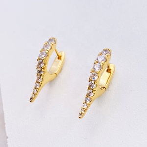 ต่างหูสไตล์มินิมอลสำหรับผู้หญิง ฤดูใบไม้ร่วง ฤดูหนาว สไตล์ยุโรป อเมริกัน หรูหราเบาๆ แบบโบราณ ต่างหูแบบติดหู ทรงเรขาคณิต ทำจากทองเหลือง แบบหนีบ แฟชั่น - Product Image 3