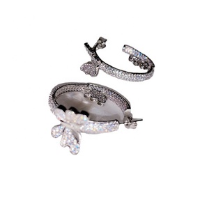 Conjunto de joyas de perlas luminosas brillantes, collar cubano, gargantilla de diámetro de oro rosa, cadena de cuello de aleación, pulsera, Pendientes colgantes, motivo de mariposa - Product Image 1