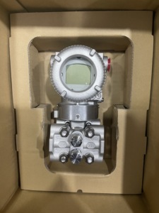 Capteur différentiel industriel Yokogawa EJA110E avec sortie 4-20mA, protection IP66/IP67, matériau 316SST - Product Image 1