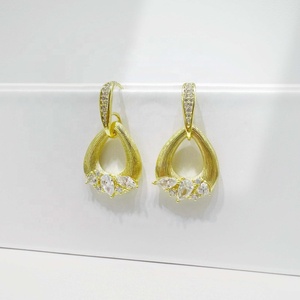 Pendientes colgantes únicos de plata 925 con corazón, trébol y circonita, chapados en oro, para mujer, venta al por mayor, moda, fiesta - Product Image 4