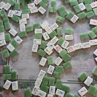 Tuiles de Mahjong Américain en Acrylique à Trois Couches de Haute Qualité, Résistantes aux Rayures, Vertes, Sculptées – Ensemble de Mahjong Américain Moderne