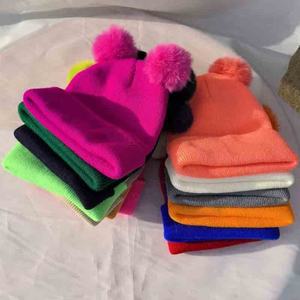 <span class=keywords><strong>Bonnet</strong></span> à double <span class=keywords><strong>pompon</strong></span> personnalisable pour enfants, hiver, filles et garçons, <span class=keywords><strong>pompon</strong></span> en acrylique, fourrure tricotée, image de personnage - Product Image 3