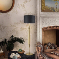 Lampadaire moderne de luxe léger américain avec bande LED, abat-jour en tissu blanc chaud, base E27 pour chambre d'hôtel et salon