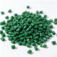 Granulés de PVC souple et flexible de qualité injectionnelle avec dureté 60A-95A, certifiés REACH, pour semelles de chaussures, pantoufles, sandales et matériaux de chaussures.