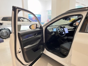 Dongfeng Aeolus L7 2025 - SUV électrique familial 5 places, autonomie 518 km, empattement 2775 mm, coffre 413 L - Product Image 3