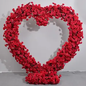 Coeur rouge étagère Floral mariage fond scène Arrangement fleur proposition événement célébration décoration Simulation fleurs