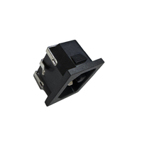 Prise industrielle Yangqi à prix de gros, prise mâle 3 broches IEC60320 C16, 15A, 250V AC, 10A, en cuivre