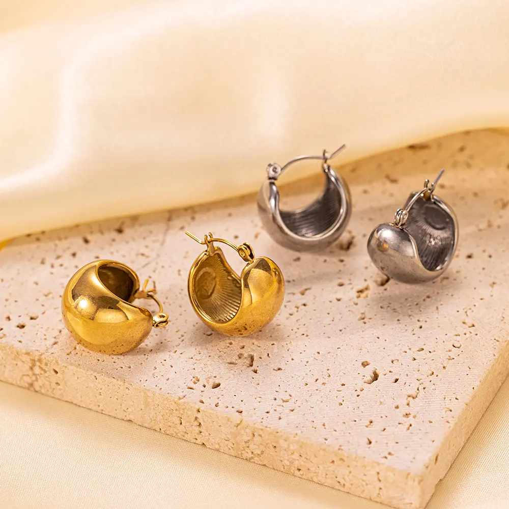 2023 Trendy Hollow Out Ball Shaped Stud Earrings Impermeável Chunky Banhado A Ouro Brincos De Aço Inoxidável Jóias
