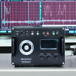 เซ็นเซอร์วัดความเร่ง เซ็นเซอร์วัดระยะเคลื่อนที่ ความไวของทรานสดิวเซอร์ ความแอมพลิจูดของแรงสั่นสะเทือน เครื่องสอบเทียบการสั่นสะเทือนแบบพกพา เครื่องสอบเทียบการสั่นสะเทือน - Product Image 4