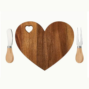 Set Mini Tagliere in Legno di Acacia a Forma di Cuore con Coltelli per Formaggio, Bomboniera per Addio al Nubilato, Confezione Regalo di Ringraziamento - Product Image 1