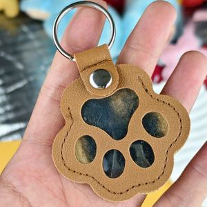 Llavero Promocional de Cuero PU para Guardar Pelos de Mascotas al por Mayor, Regalo de Marketing de Marca para Clínicas Veterinarias y Salones de Estética Canina - Product Image 3