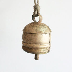 Campana de Navidad colgante de Hierro y Latón antiguo 2025 Acabado elegante para decoraciones navideñas - Product Image 1