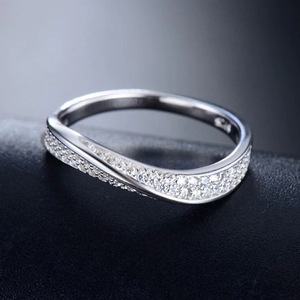 Anello di Moda Möbius, Design Minimalista ed Elegante con Pavé, Gioiello da Donna per Uso Quotidiano, Anello Geometrico - Product Image 5