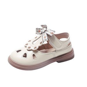 2025 zapatos de princesa con lazo bordado para niñas de verano, nuevas sandalias individuales huecas con punta cerrada a la moda para niños - Product Image 4