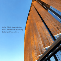 Mur-rideau en acier Corten gravé sur mesure acceptant différents motifs de trous, dimensions et correspondances de couleurs pour les projets architecturaux