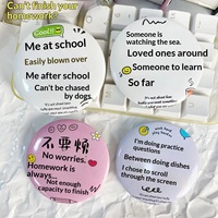 Jolies breloques pour sacs en fer blanc de haute qualité, thème campus, avec puzzles de mots et 58 mm pour charms de sac - Cadeaux promotionnels fabriqués en Chine