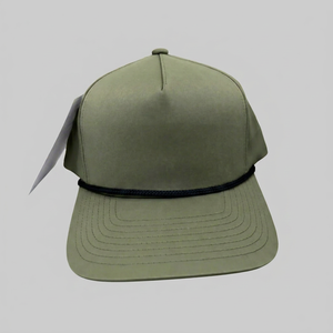 Gorra de Béisbol Ajustable de 6 Paneles en Verde Oliva, Color Sólido, con Cuerda, Estilo Urbano Casual y Energético para Adultos, Producida en Vietnam - Product Image 1