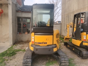 Mini-excavatrice Komatsu PC35MR fabriquée au Japon |   Excavatrice hydraulique d'occasion de 3,5 tonnes |   Accessoire de pince pour machines de construction d'occasion - Product Image 3