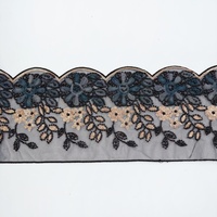 Tissu en dentelle brodée tridimensionnelle avec perles colorées et sequins, bordure florale brodée pour ourlet de jupe