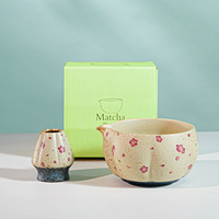 Bol à matcha portable en porcelaine fine de qualité cérémoniale, peint à la main au Japon par Newell, motif chat et fleurs de cerisier, pour café et thé