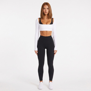 Conjunto <span class=keywords><strong>Deportivo</strong></span> de 2 Piezas para Mujer: <span class=keywords><strong>Top</strong></span> Corto de <span class=keywords><strong>Manga</strong></span> <span class=keywords><strong>Larga</strong></span> y Sujetador <span class=keywords><strong>Deportivo</strong></span> de Nailon Reciclado y Spandex con Tirantes Elásticos Personalizables - Product Image 3