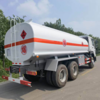 Camion-citerne Sinotruk Howo NX 8x4 12 roues pour distribution de carburant, citerne en acier au carbone, camion-citerne mobile pour distribution d'huile en carrière