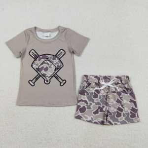 Conjunto de 2 Piezas de Ropa para Niños, Camiseta de Manga Larga y Pantalones Cortos con Estampado de Camuflaje de Béisbol, Estilo Boutique, Nuevo - Product Image 1