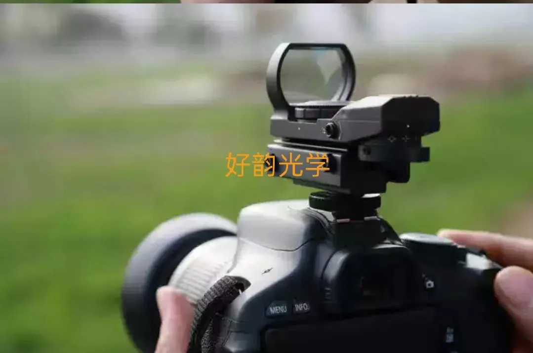 The fast viewfinder of digital cameras is easy to track motion and aim