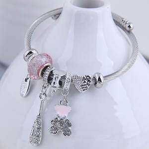 Braccialetto con Ciondolo a Forma di Orsetto con Diamanti, Accessorio Trendy con Perline di Cristallo per Donne e Ragazze - Product Image 3