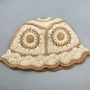 Chapeau Bob en Crochet Floral Fait Main Doux et Tricoté pour Femme – Idéal Hiver - Product Image 3