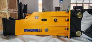 Brise-roche hydraulique Soosan SB70 type Silence Box avec marteaux de 135 mm, pièces de rechange et flexibles, accessoires pour excavatrice - Product Image 2