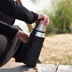 Flacons à eau thermo isolés sous vide en acier inoxydable de 34oz personnalisés avec infuseur et couvercle à rabat en acier thermique - Product Image 6