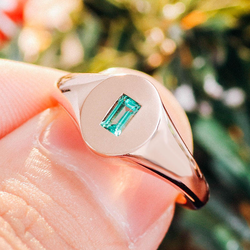 Bague en or rose 10 carats avec pierres précieuses