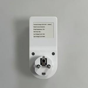 Protector de Sobretensión de Voltaje Universal 20A 110V 220V con Conmutación Automática y Compatibilidad con Enchufes EU, AU, US, UK, ZA - Product Image 4