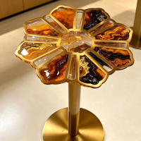 Table d'appoint décorative en résine époxy classique en forme de fleur, avec cadre en métal doré, pour salon et chambre à coucher