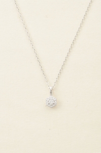 قلادات بحلقات من الألماس الطبيعي مصنوعة من الذهب الأبيض عيار 18 قيراط بتصميم مربع/دائري/سداسي مع هالة من الألماس للنساء - Product Image 2