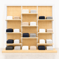 Étagère murale en bois à 3 colonnes décalées, sur mesure, pour la présentation de vêtements pliés en magasin, usage commercial