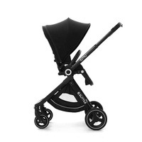 Ensemble de siège auto et de poussette 3 en 1 coquille d'oeuf pour bébé assis et couché dans les deux sens ciblant les parents avec les nouveau-nés