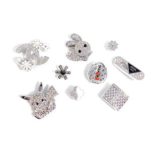 YANMING Adorable <span class=keywords><strong>Pikachu</strong></span> y Conejo Brillante para Decorar Zapatos, Amuletos <span class=keywords><strong>de</strong></span> Metal, Zuecos <span class=keywords><strong>de</strong></span> Metal, Accesorio <span class=keywords><strong>de</strong></span> Decoración, Novedad, 2017 - Product Image 2