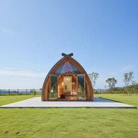 Maison préfabriquée A-Frame en bois, acier et verre, style postmoderne, étanche, avec toit en arche triangulaire et design de toit en pente, idéale pour Airbnb