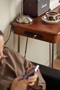 שולחן כתיבה רב תכליתי עמיד מודרני עבור משרד השינה עץ מלא עם עיצוב אירופאי כולל מגירה ידידותית לסביבה - Product Image 4