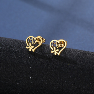 Oro cavo liscio <span class=keywords><strong>mamma</strong></span> amore ciondolo in acciaio inox orecchini a bottone Set per la <span class=keywords><strong>festa</strong></span> <span class=keywords><strong>della</strong></span> <span class=keywords><strong>mamma</strong></span> <span class=keywords><strong>collana</strong></span> all'ingrosso - Product Image 3