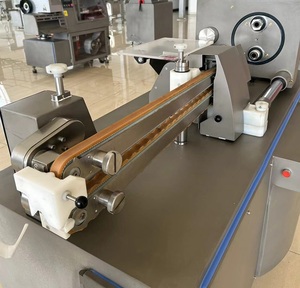 Machine automatique à haute vitesse <span class=keywords><strong>pour</strong></span> la fabrication de saucisses <span class=keywords><strong>sous</strong></span> <span class=keywords><strong>vide</strong></span> ZKG-6500 avec dispositif de torsion - Product Image 4