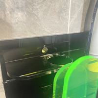 Étagère murale pliable en acrylique poli, durable, de style moderne et minimaliste, personnalisée par Jihong, pour les salles de bain et les hôtels