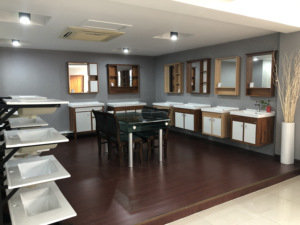 MINGLIU Meuble de salle de bain mural moderne et minimaliste en métal avec lavabo en céramique et miroir LED facile à nettoyer - Product Image 5