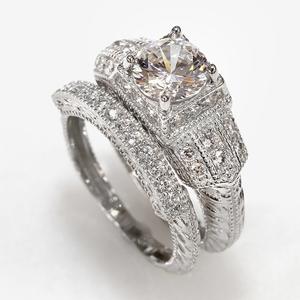 Bague en diamant, taille brillant rond, or blanc, bijoux de fiançailles pour femme, design géométrique, style de bague circulaire - Product Image 1