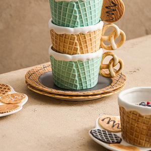 Taza de Cerámica con Diseño de Cono de Helado Pintado a Mano, Linda y Creativa, Taza de Desayuno Personalizada con Logotipo Personalizable para Café, Leche y Té - Product Image 6