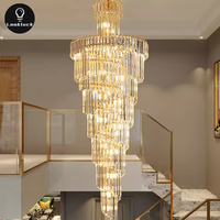 Lustre d'escalier en cristal moderne de luxe sur mesure pour hall d'hôtel Mode de commande à distance